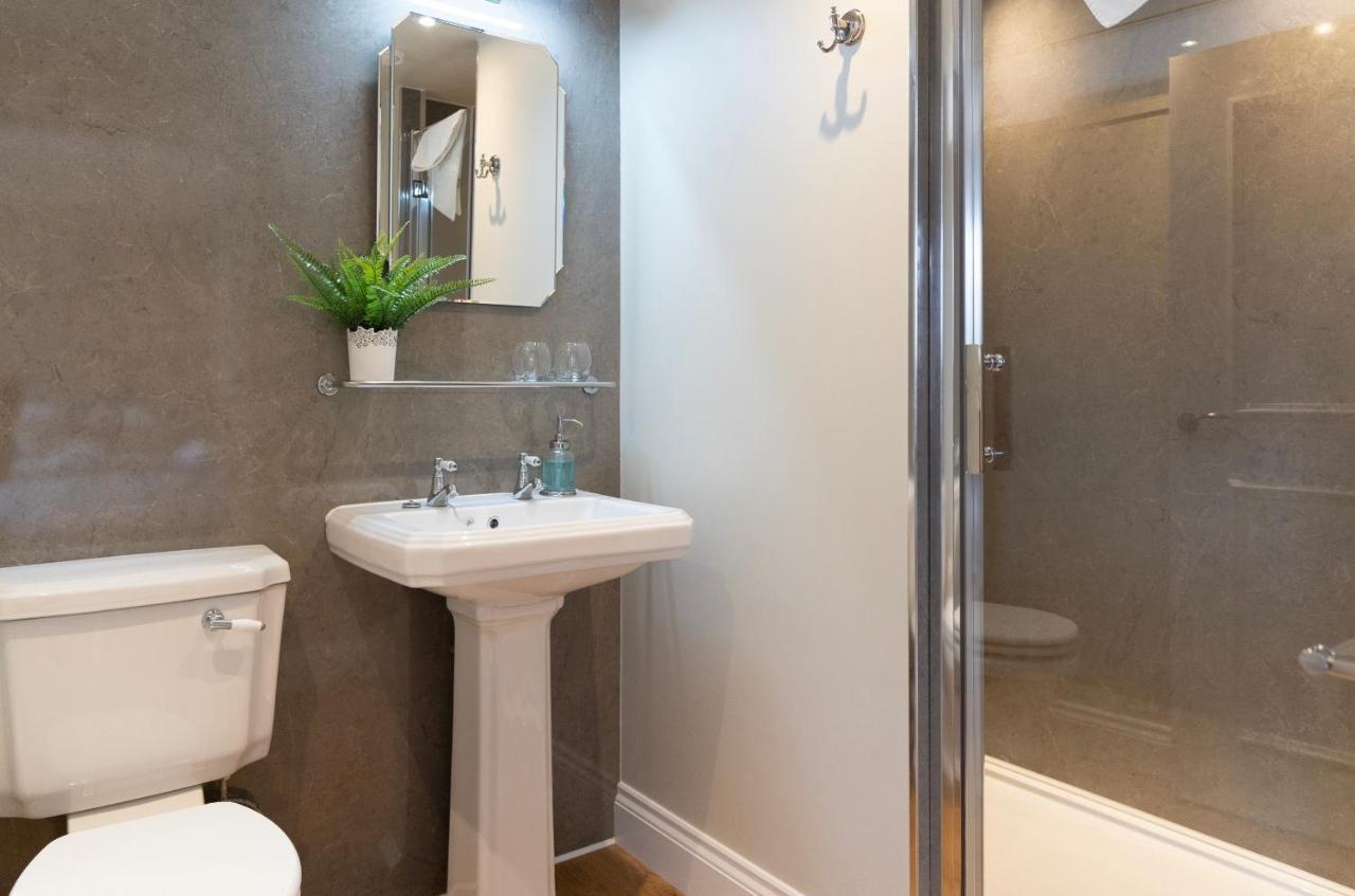 The Ironmongers Boutique Accommodation アイルシャム エクステリア 写真